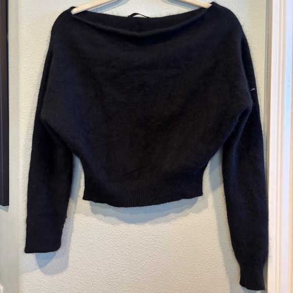 Sweaters - Elegant Black Women's Sweater
